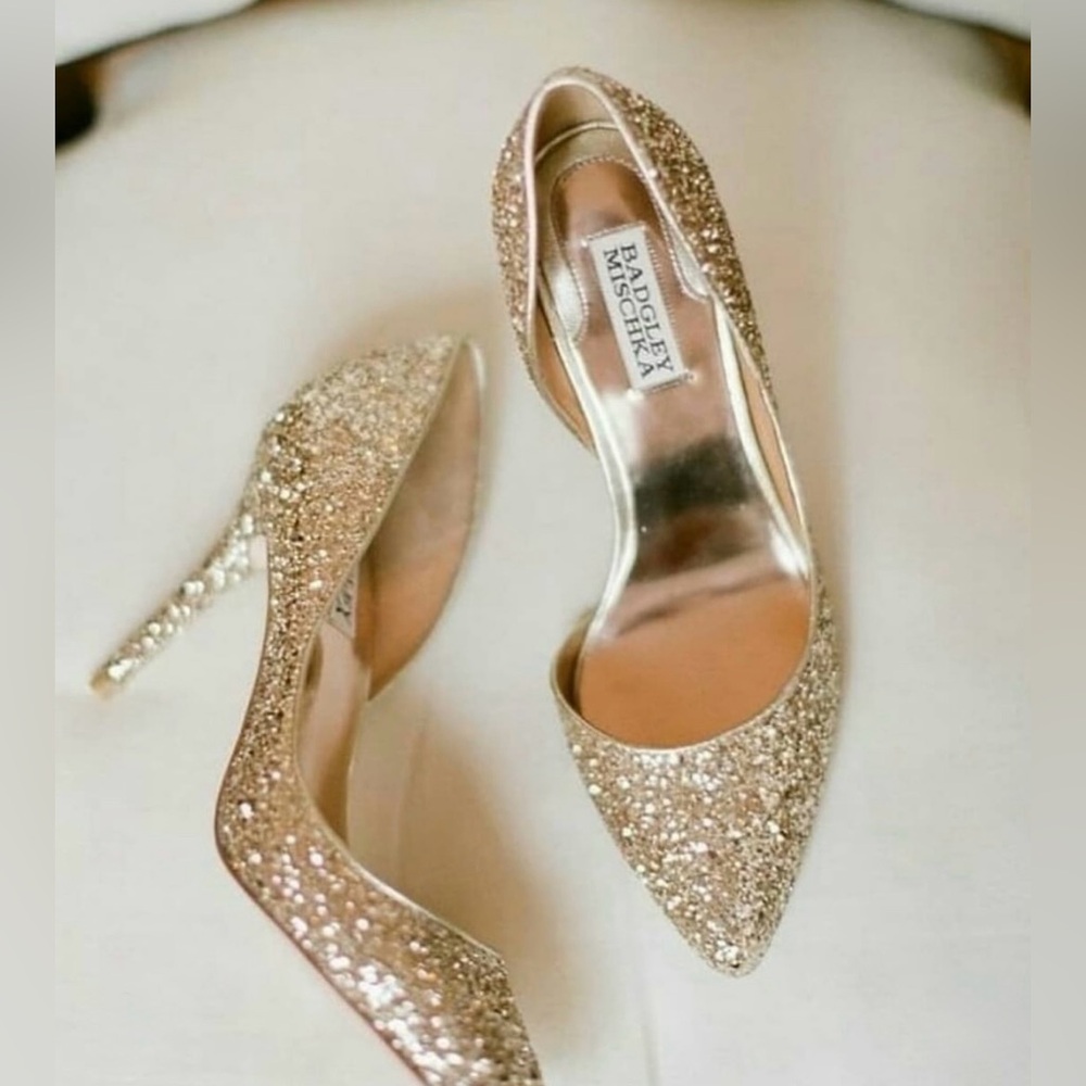Badgley Mischka Daisy II Pump in Champagne